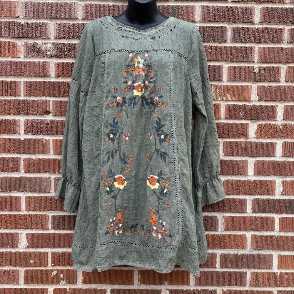 Umgee Embroidered Green Long Sleeve Fully lined tunic top Size M